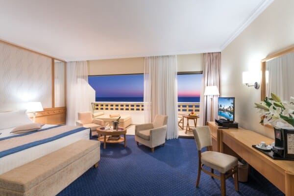 32 ATHENA ROYAL BEACH JUNIOR SUITE SV